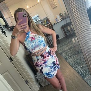 Floral cocktail dress w/cutout